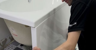 Установка экрана под ванну - цена за работу от 4145 руб. в Усолье-Сибирском