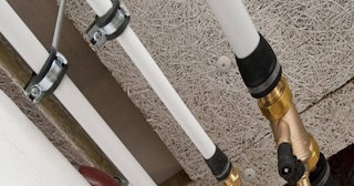 Замена труб водоснабжения в квартире: цена от 2073 руб. - СантехДомСль
